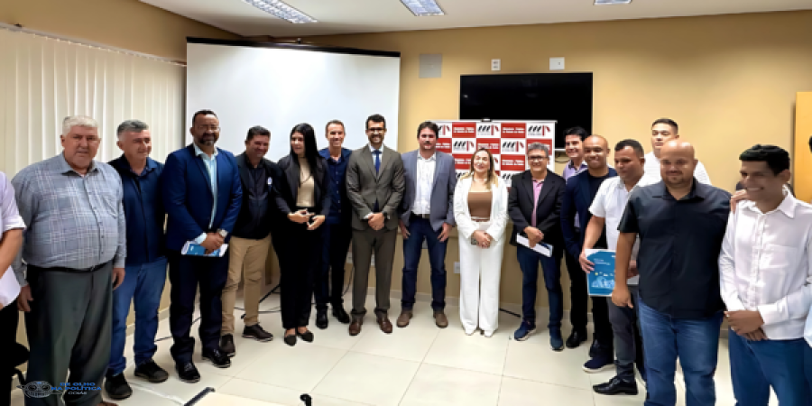 Vereadores e assessores participam da apresentação e entrega da Cartilha de Fiscalização do Executivo Municipal na sede do Ministério Público de Trindade